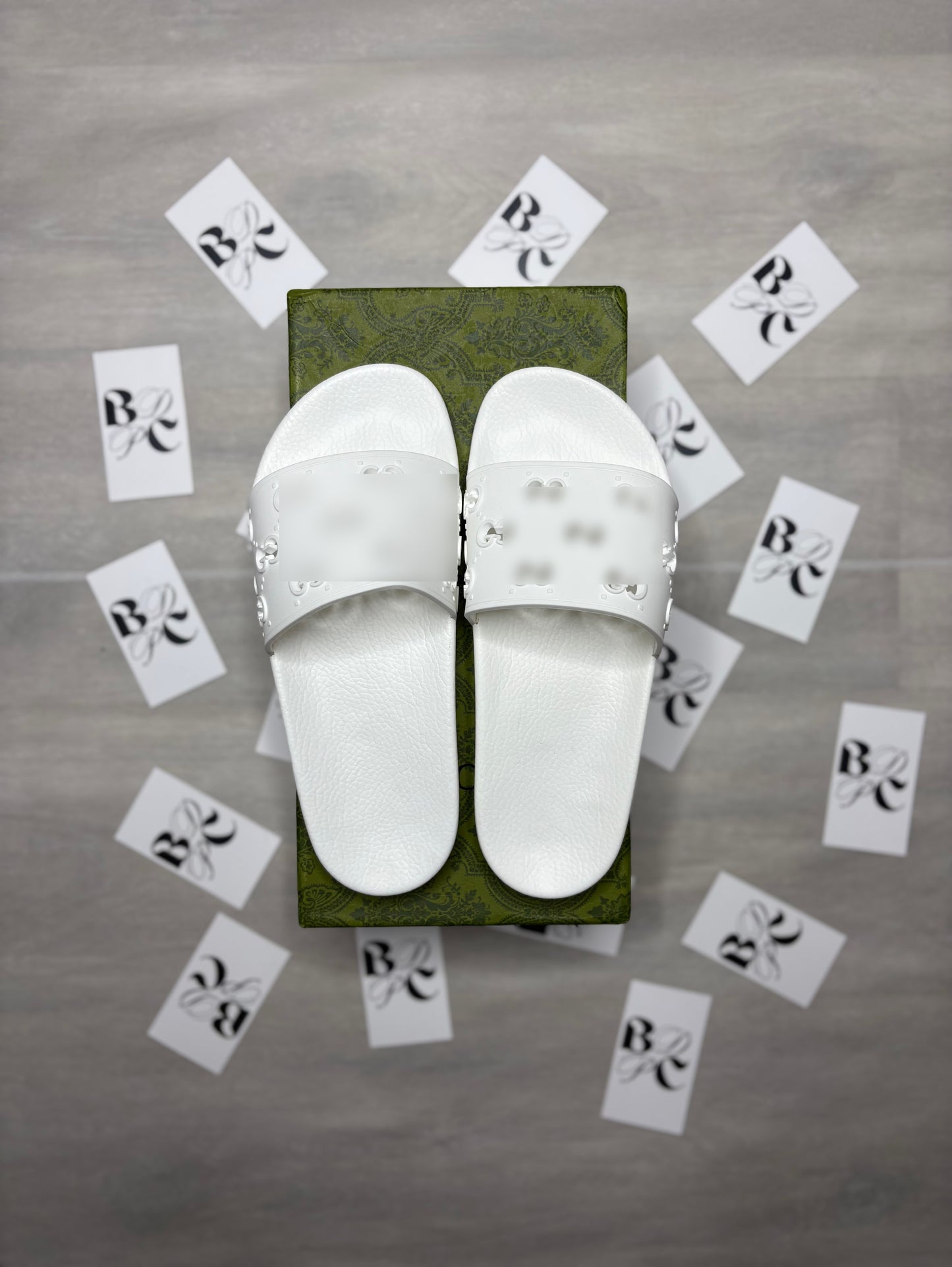 (WHITE) iccuG Sandals